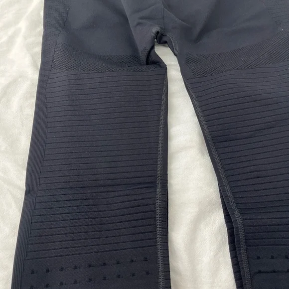 Gymshark Midnight Black Sports Bra and Leggings - Picture 8 of 8